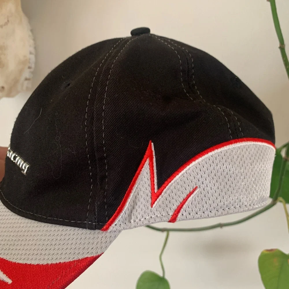 Honda Racing Cap 🏁 - Picture 4 of 5